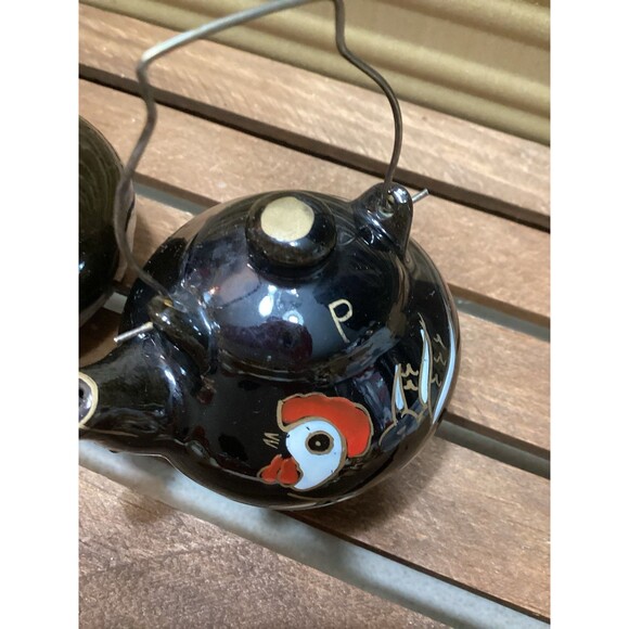 Vintage Black Teapot Kettle w/ Rooster Salt & Pepper Shakers Made in Japan - Picture 13 of 14